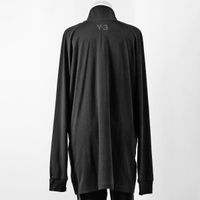 Schwarzer Y-3-Langarm-Pullover mit hochgestelltem Kragen, Rückansicht.