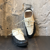 schuhe trippen schwarz weiß glint