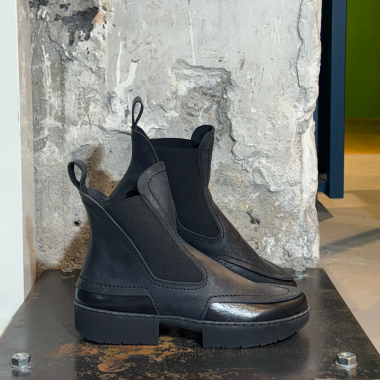 schuhe trippen stiefel schwarz halbhoch translate